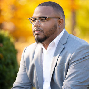 Meet your Posher, Laurence